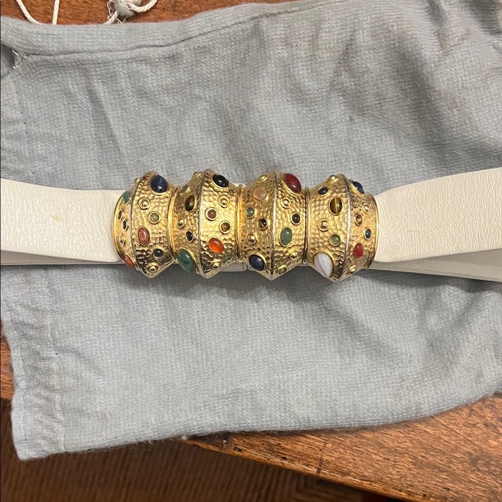 Judith Leiber Elegant White Belt with Gold Accents - Picture 8 of 9